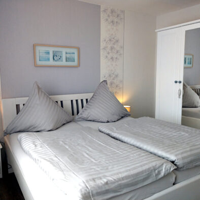 Schlafzimmer der Ferienwohnung 5 im Ferienhaus Marschal