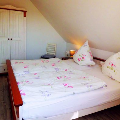 Schlafzimmer der Ferienwohnung 8 im Ferienhaus Marschal