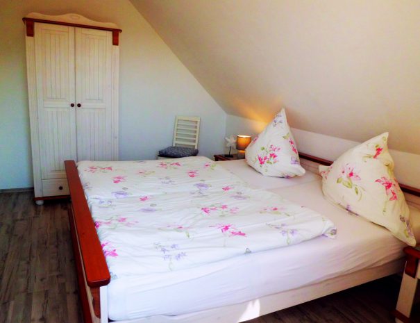 Schlafzimmer der Ferienwohnung 8 im Ferienhaus Marschal