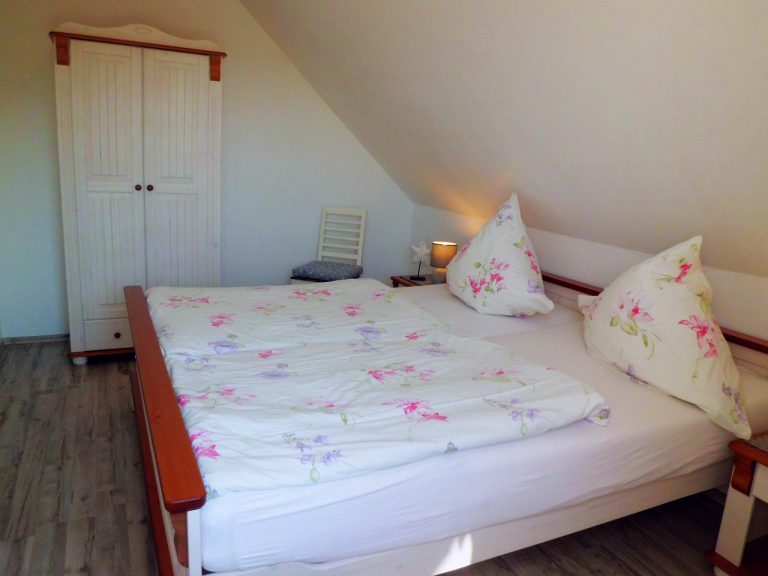 Schlafzimmer der Ferienwohnung 8 im Ferienhaus Marschal