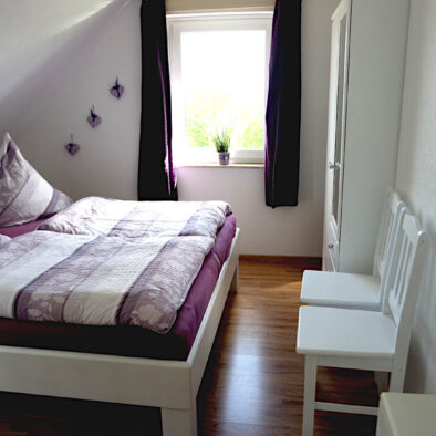 Schlafzimmer der Ferienwohnung 7 im Ferienhaus Marschal