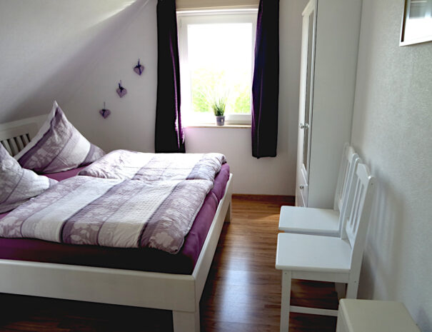 Schlafzimmer der Ferienwohnung 7 im Ferienhaus Marschal