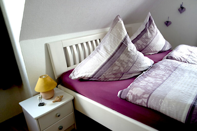 Schlafzimmer der Ferienwohnung 7 im Ferienhaus Marschal